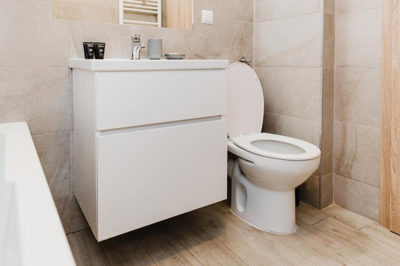 City View Apartment With Free Parking Cluj Napoca Bagian luar foto