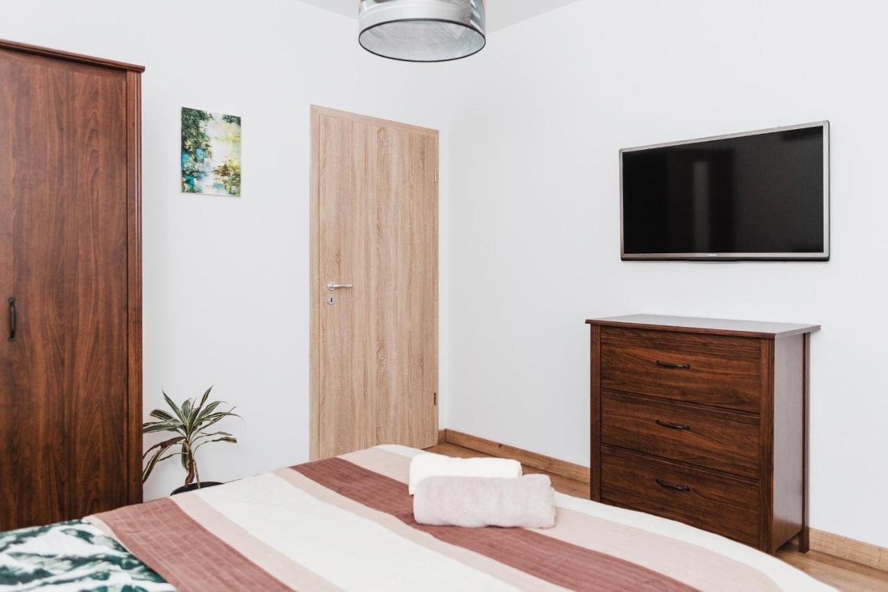 City View Apartment With Free Parking Cluj Napoca Bagian luar foto