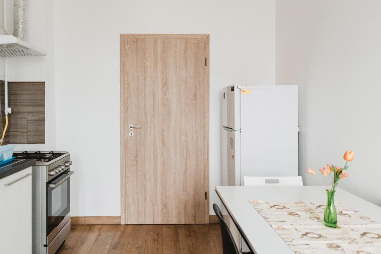 City View Apartment With Free Parking Cluj Napoca Bagian luar foto