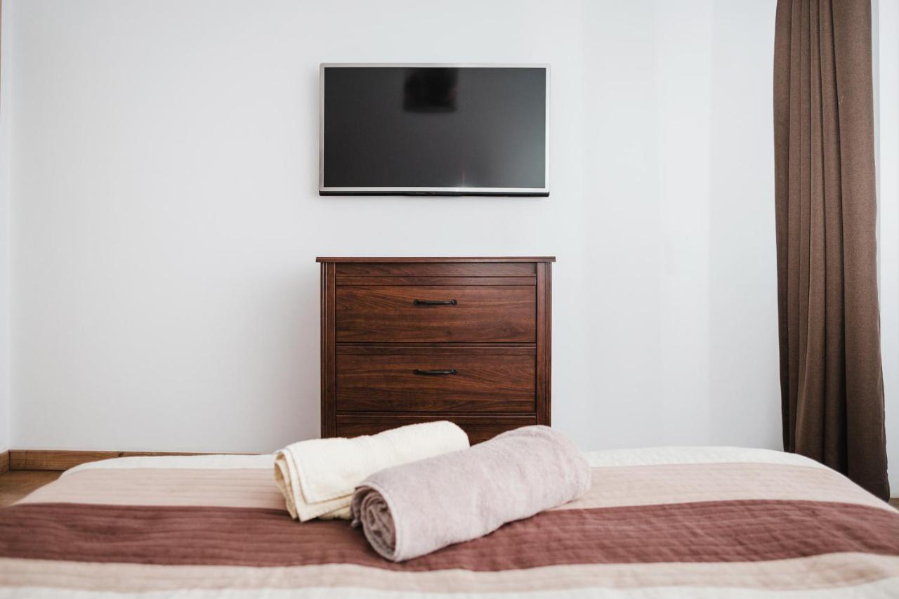 City View Apartment With Free Parking Cluj Napoca Bagian luar foto
